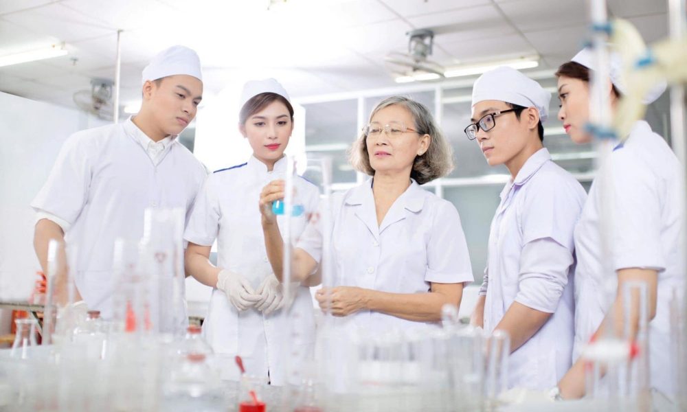 những khó khăn khi theo học ngành Dược