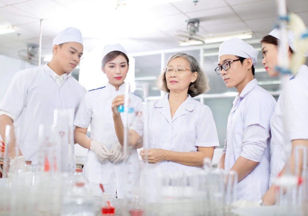 những khó khăn khi theo học ngành Dược