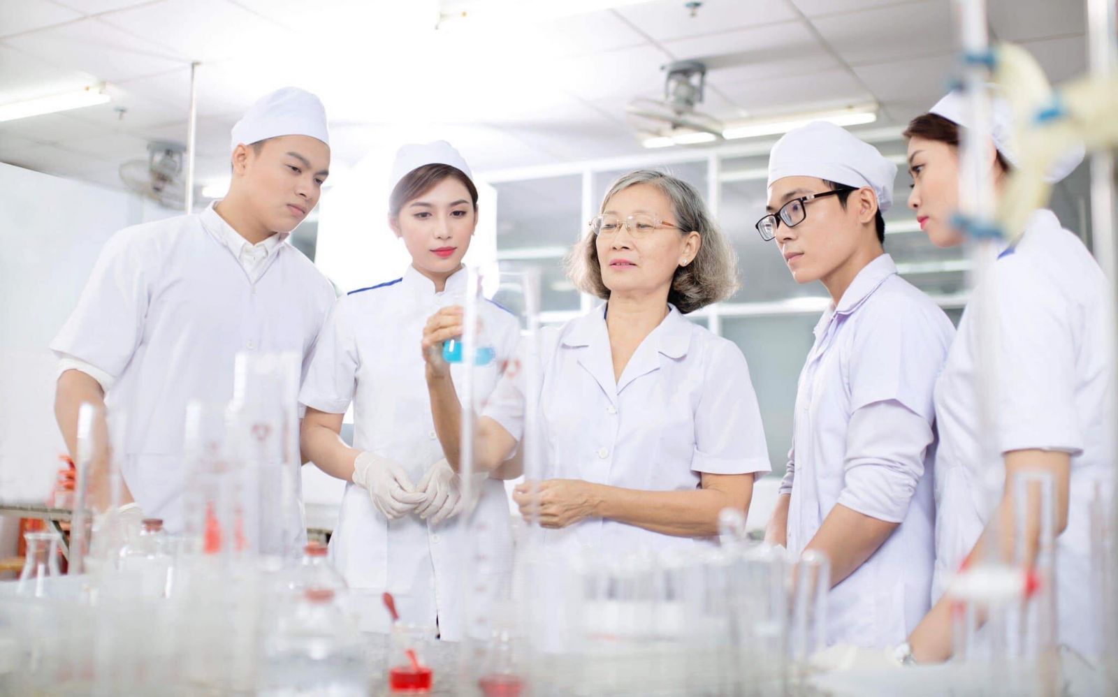 những khó khăn khi theo học ngành Dược