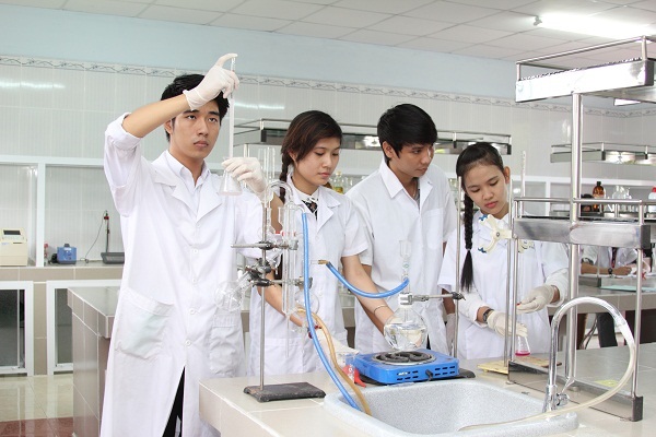 Học Dược trường tư nào tốt? Top các trường đáng tham khảo